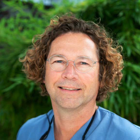 Dr. Philipp Moritz (MSc, MSc), zertifizierter Implantologe der Deutschen Gesellschaft für Implantologie, zertifizierter Parodontologe der deutschen Gesellschaft für Parodontologie
