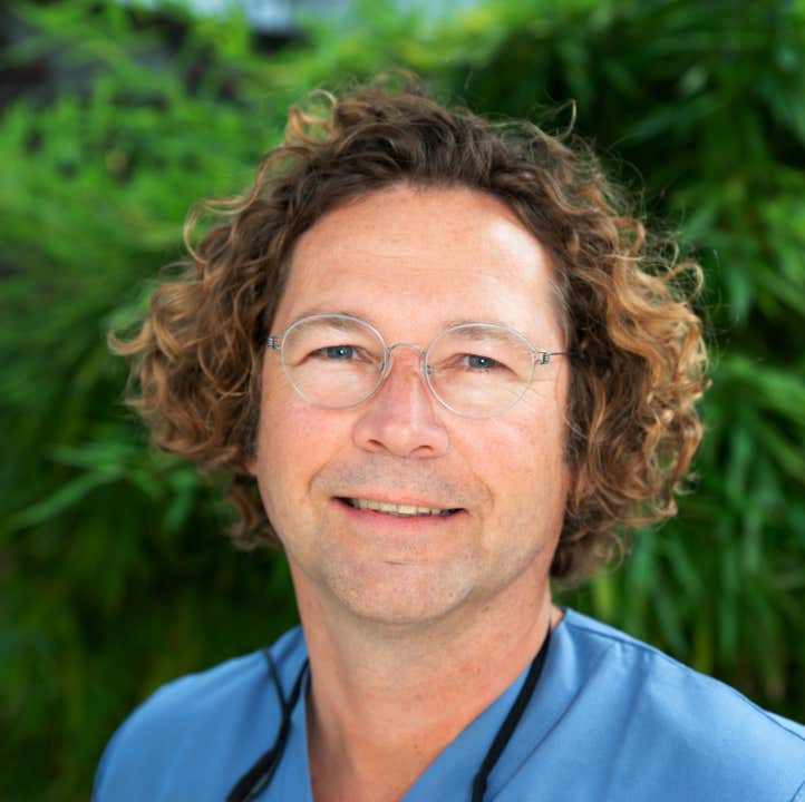 Dr. Philipp Moritz (MSc, MSc), zertifizierter Implantologe der Deutschen Gesellschaft für Implantologie, zertifizierter Parodontologe der deutschen Gesellschaft für Parodontologie
